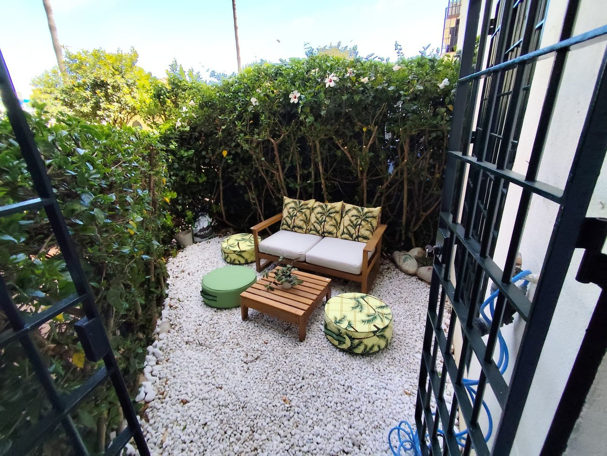 1 Bedroom Apartment in Marbella - Photo 15