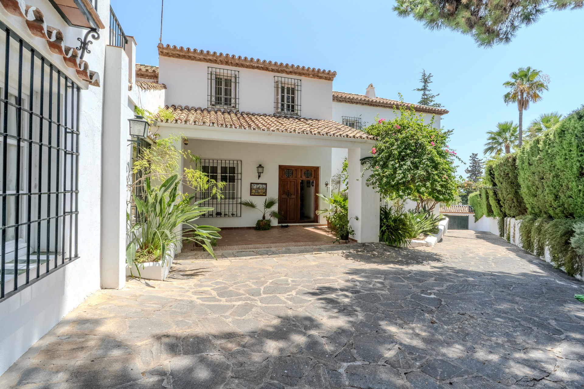 6 Bedroom Villa in Marbella - Photo 8