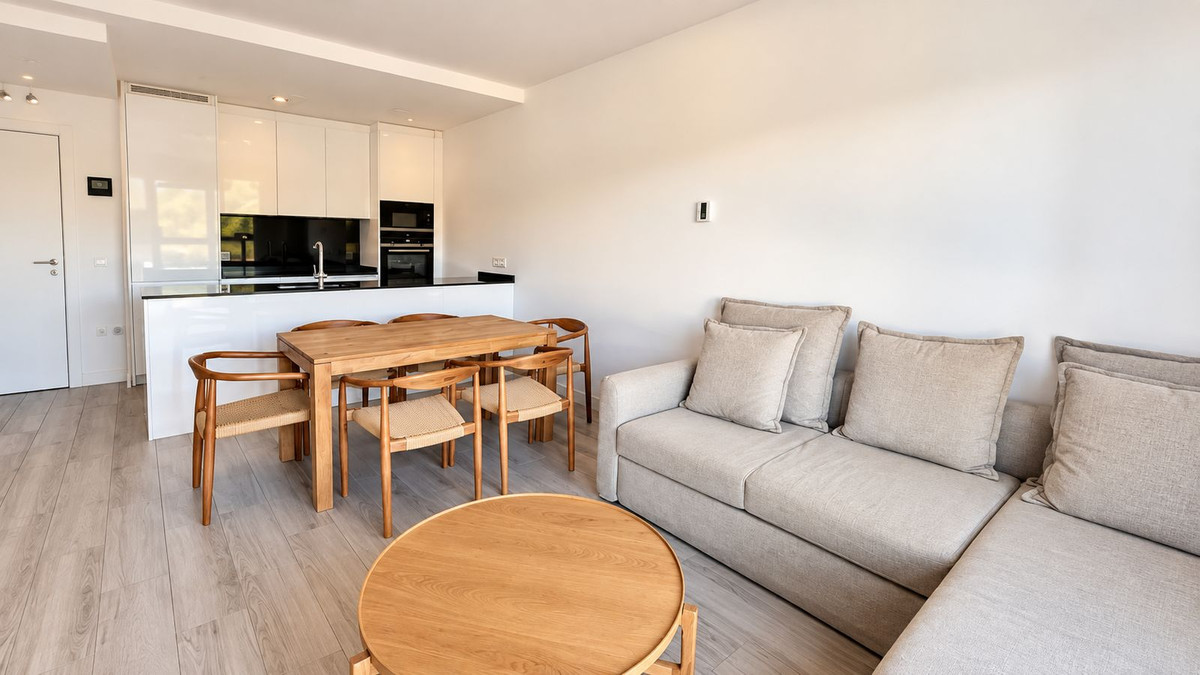 2 Bedroom Apartment in Málaga - Photo 5