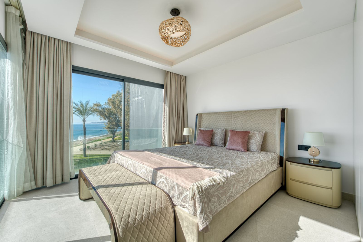3 Bedroom Townhouse in Estepona - Photo 11