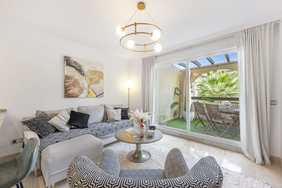 1 Bedroom Apartment in Estepona - Photo 18