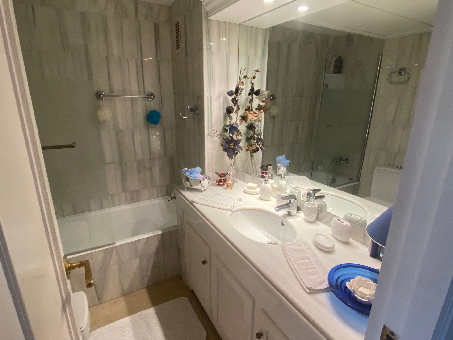 2 Bedroom Apartment in Estepona - Photo 9