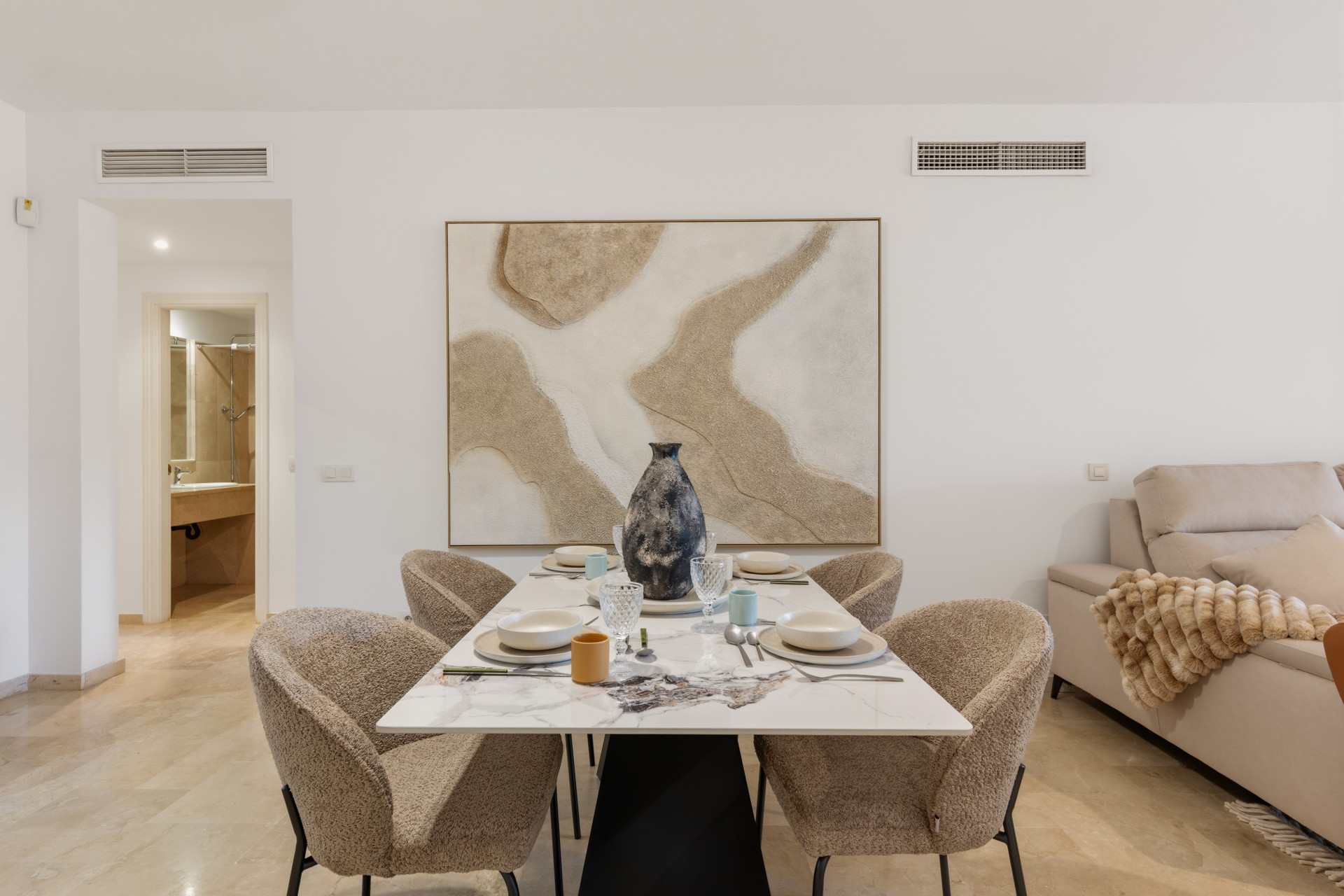 2 Bedroom Apartment in Estepona - Photo 7