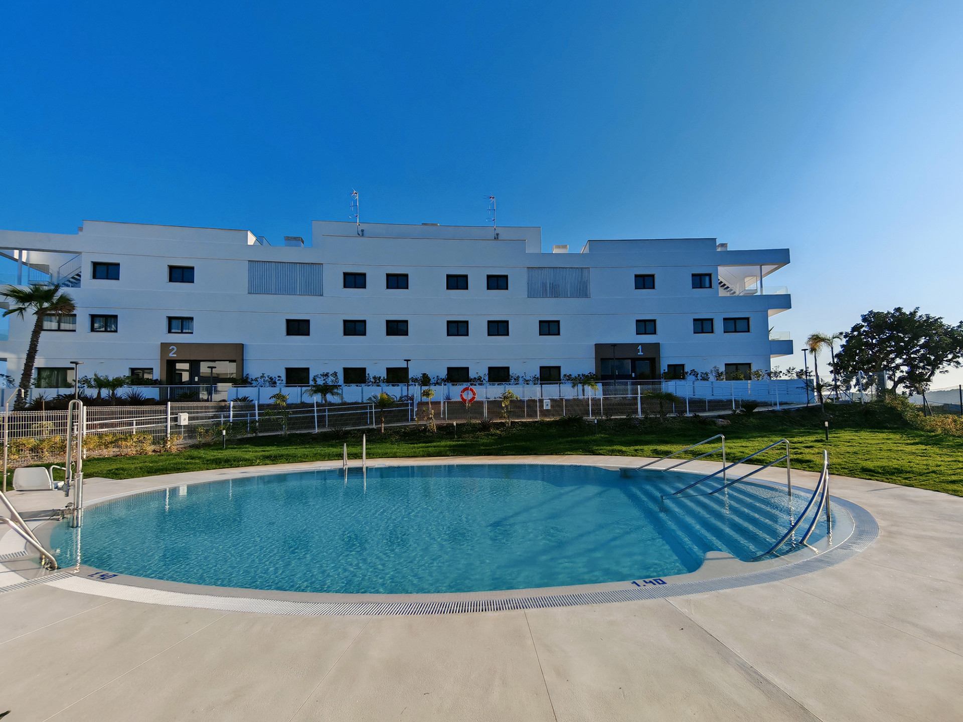 2 Bedroom Apartment in Estepona - Photo 16