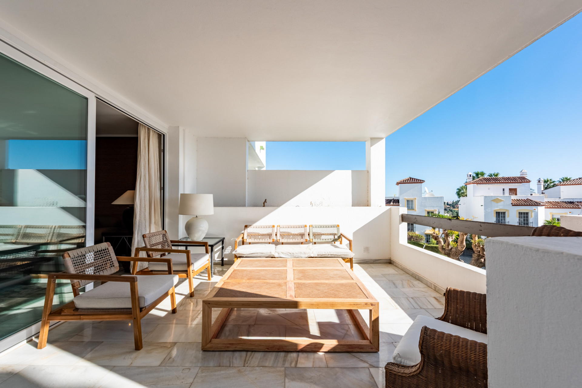 2 Bedroom Apartment in Estepona - Photo 2
