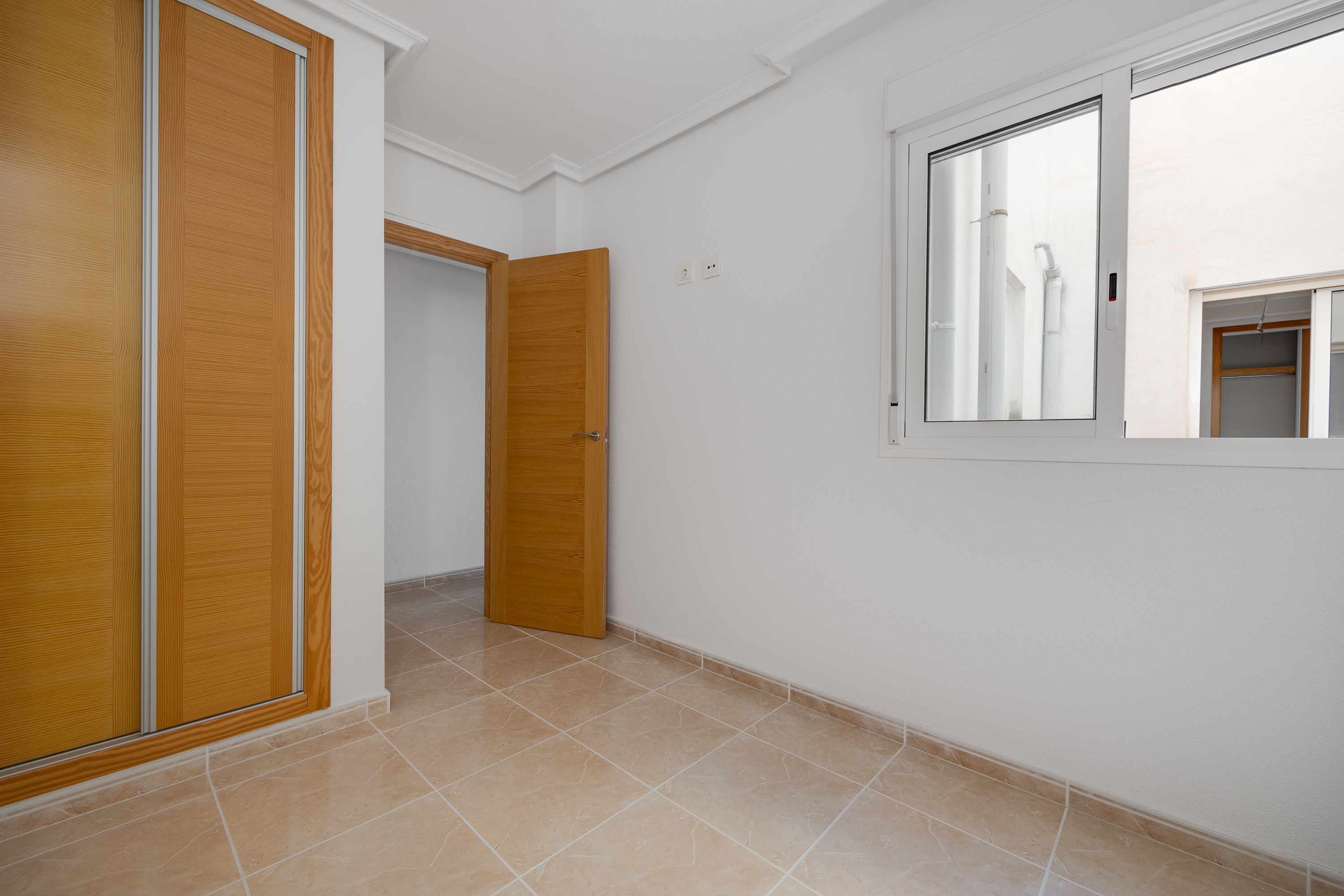 Apartamento com 2 quartos com piscina em Alicante, Espanha – Foto 30