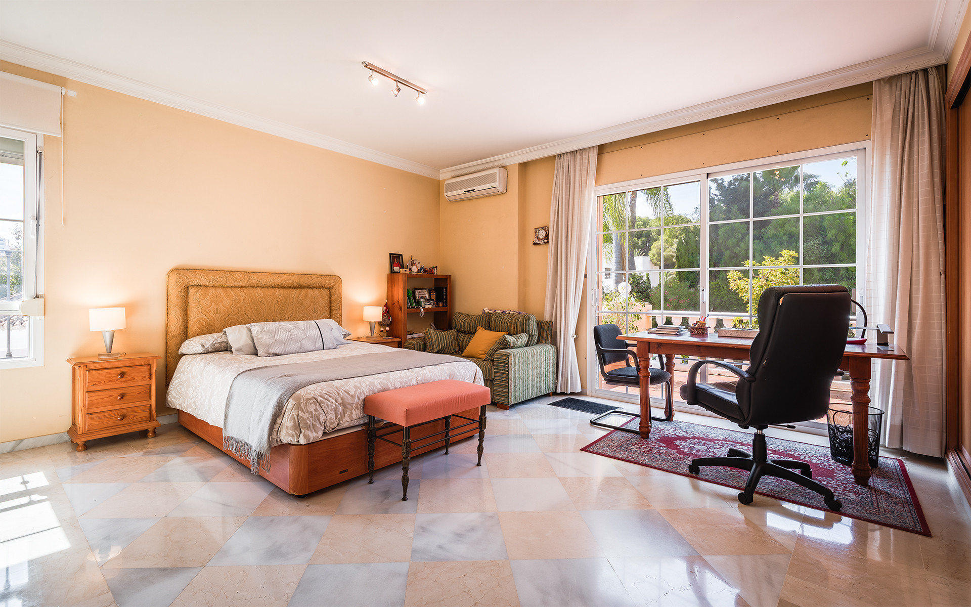 5 Bedroom Villa in Marbella - Photo 12