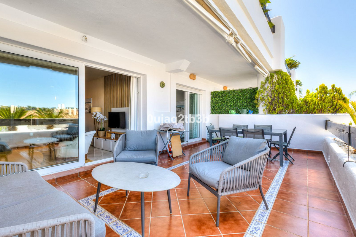 2 Bedroom Apartment in Marbella - Photo 5