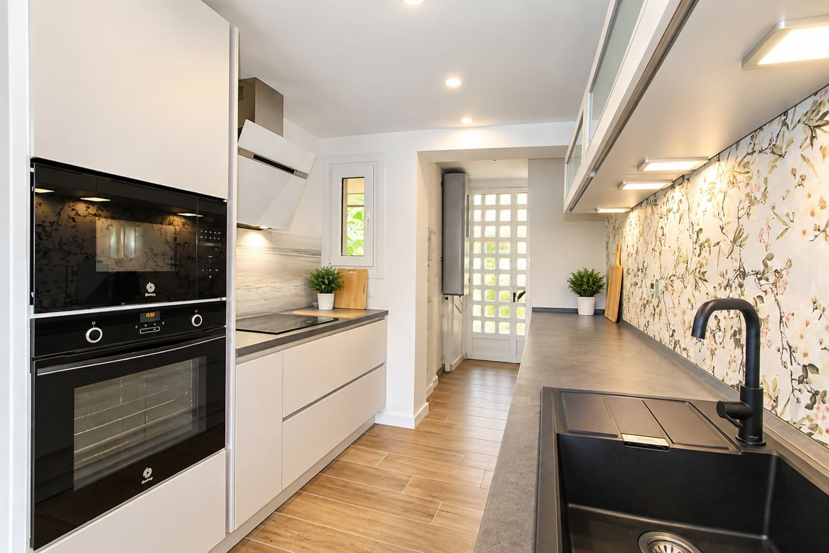 2 Bedroom Apartment in Marbella - Photo 12
