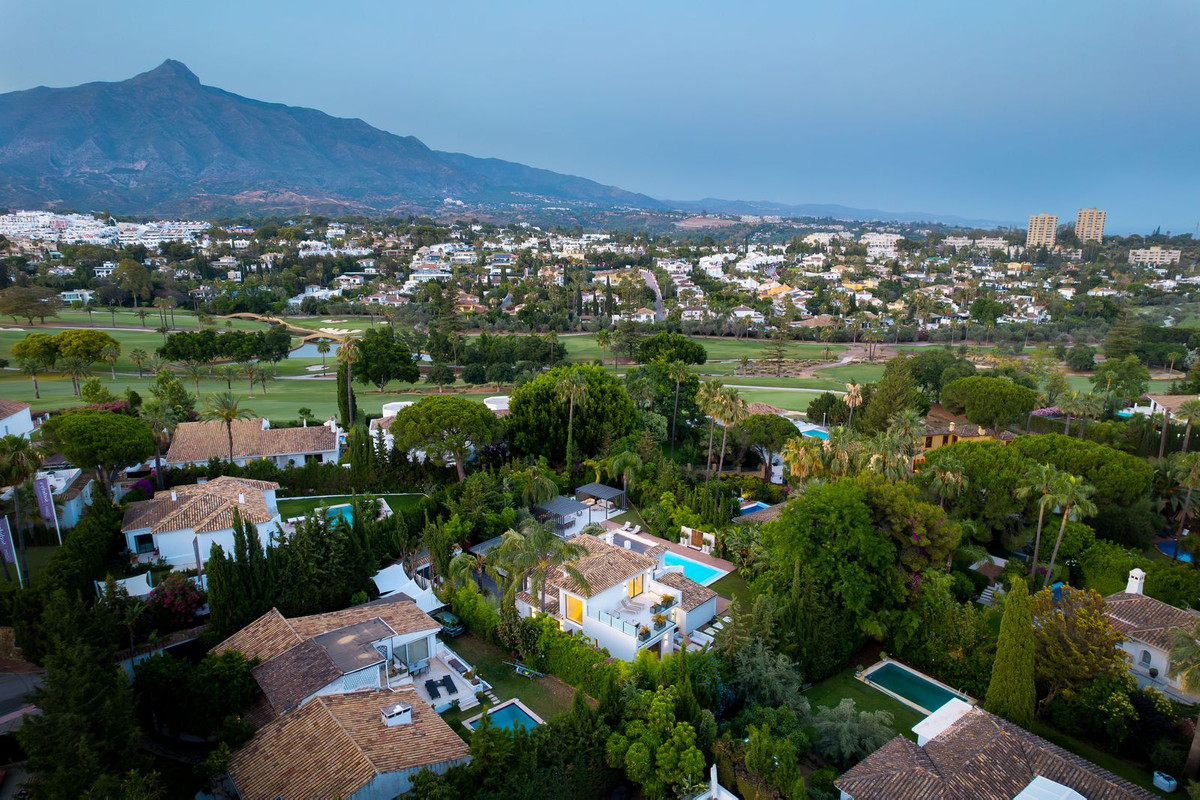 4 Bedroom Villa in Marbella - Photo 57