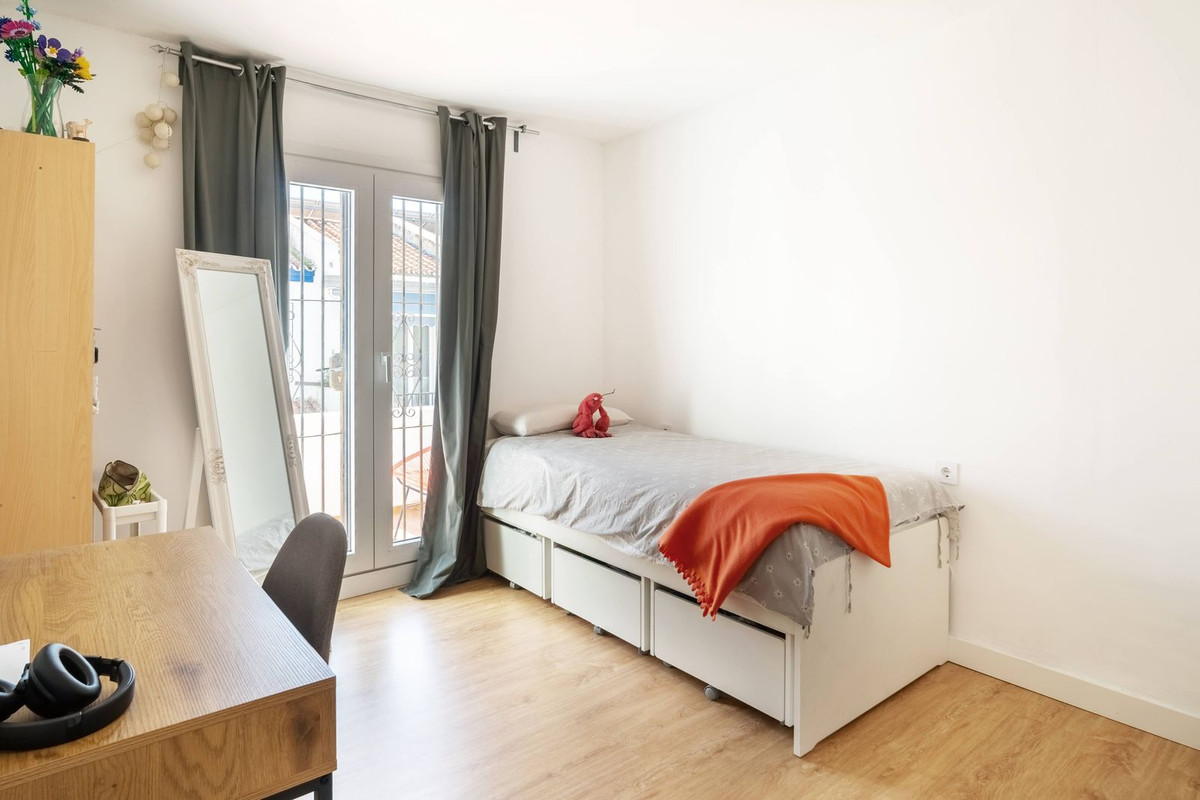 3 Bedroom Townhouse in Estepona - Photo 9