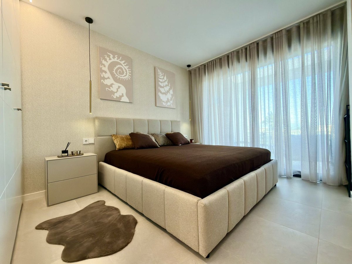 2 Bedroom Apartment in Estepona - Photo 24