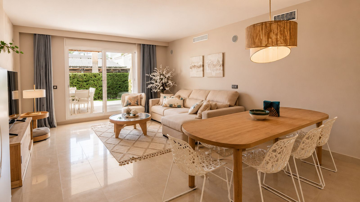 2 Bedroom Apartment in Estepona - Photo 6
