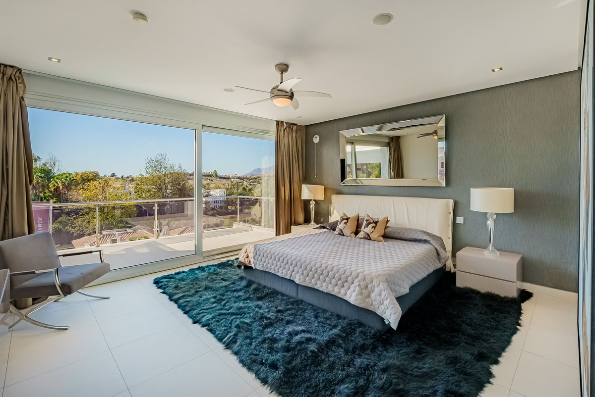 5 Bedroom Villa in Marbella - Photo 13