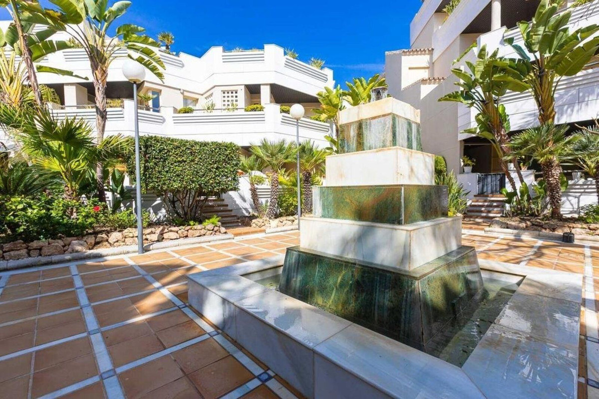2 Bedroom Apartment in Marbella - Photo 25