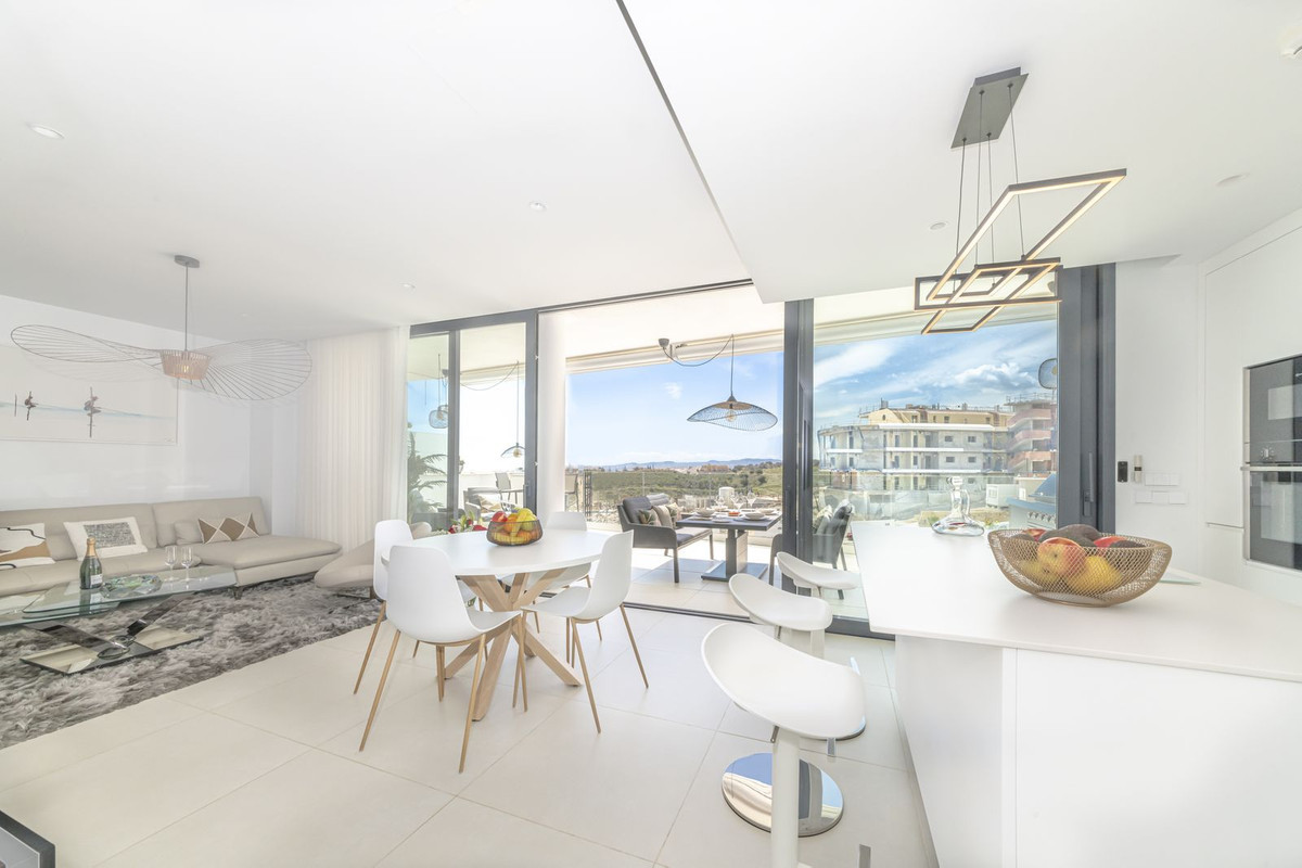 2 Bedroom Apartment in Benalmádena - Photo 19