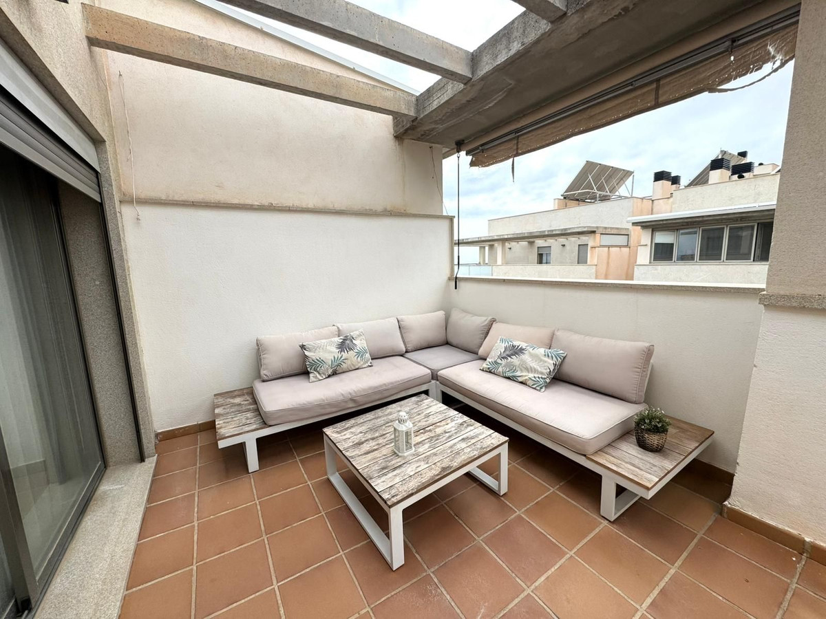 3 Bedroom Penthouse in Torremolinos - Photo 5