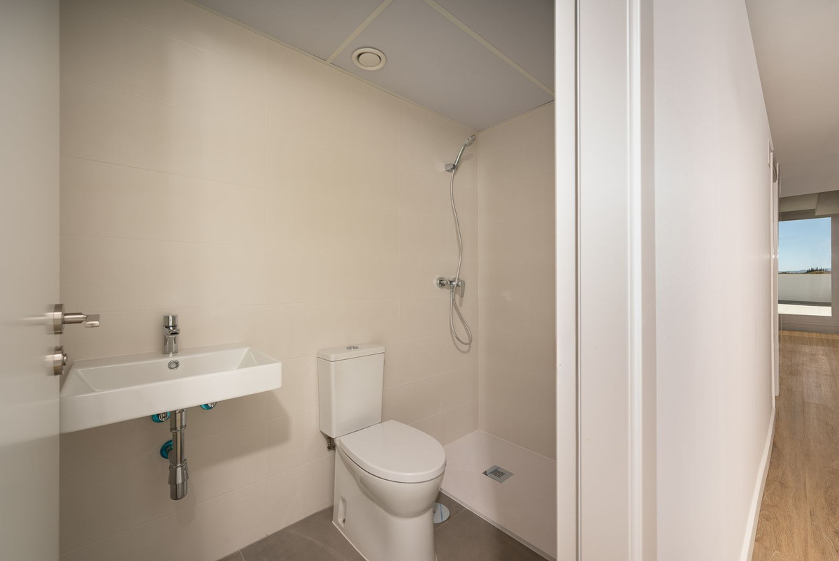 3 Bedroom Penthouse in Fuengirola - Photo 7