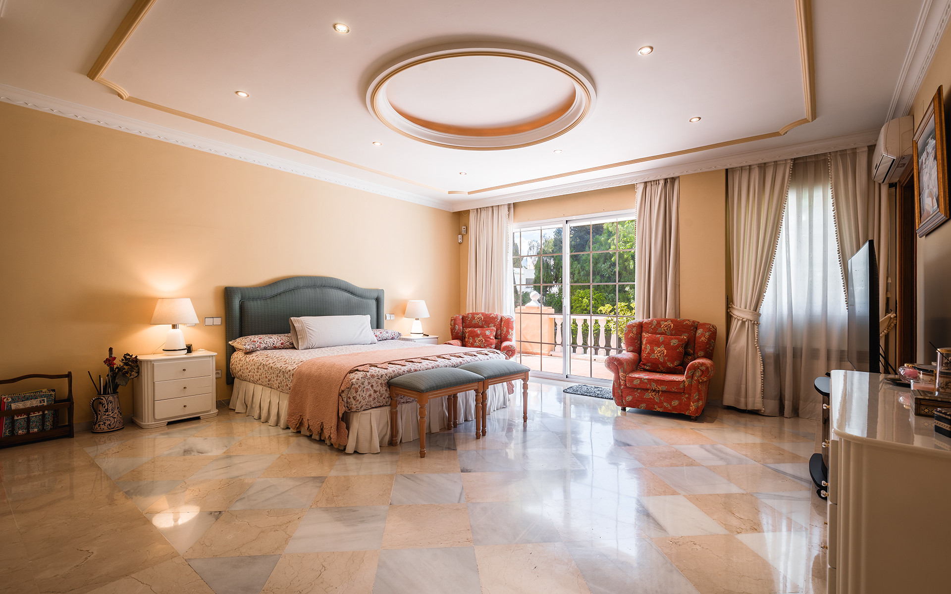 5 Bedroom Villa in Marbella - Photo 5