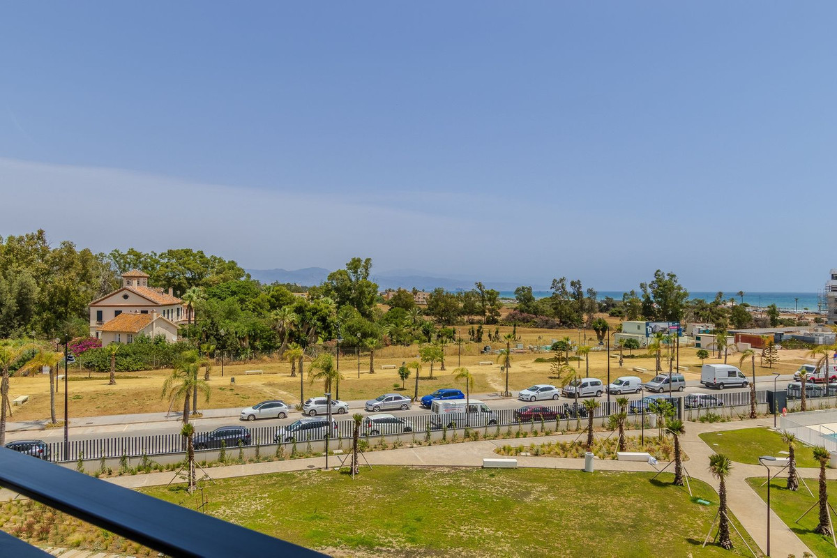1 Bedroom Apartment in Torremolinos - Photo 2
