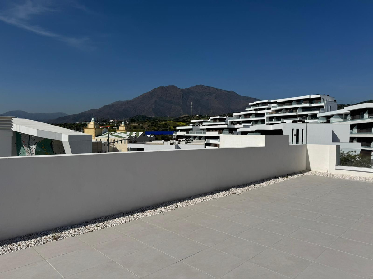2 Bedroom Penthouse in Estepona - Photo 7