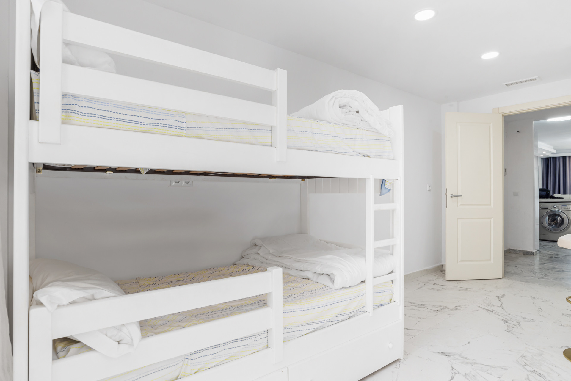 3 Bedroom Apartment in Marbella - Photo 15