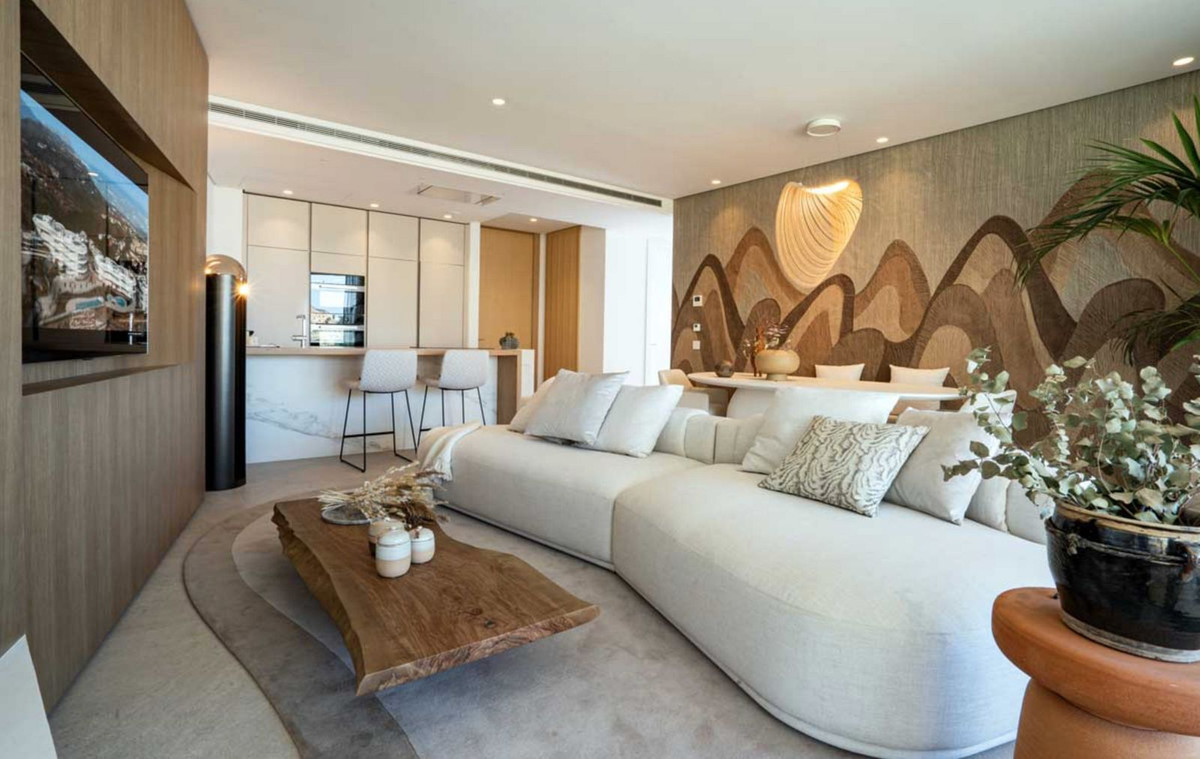 4 Bedroom Penthouse in Benahavís - Photo 26