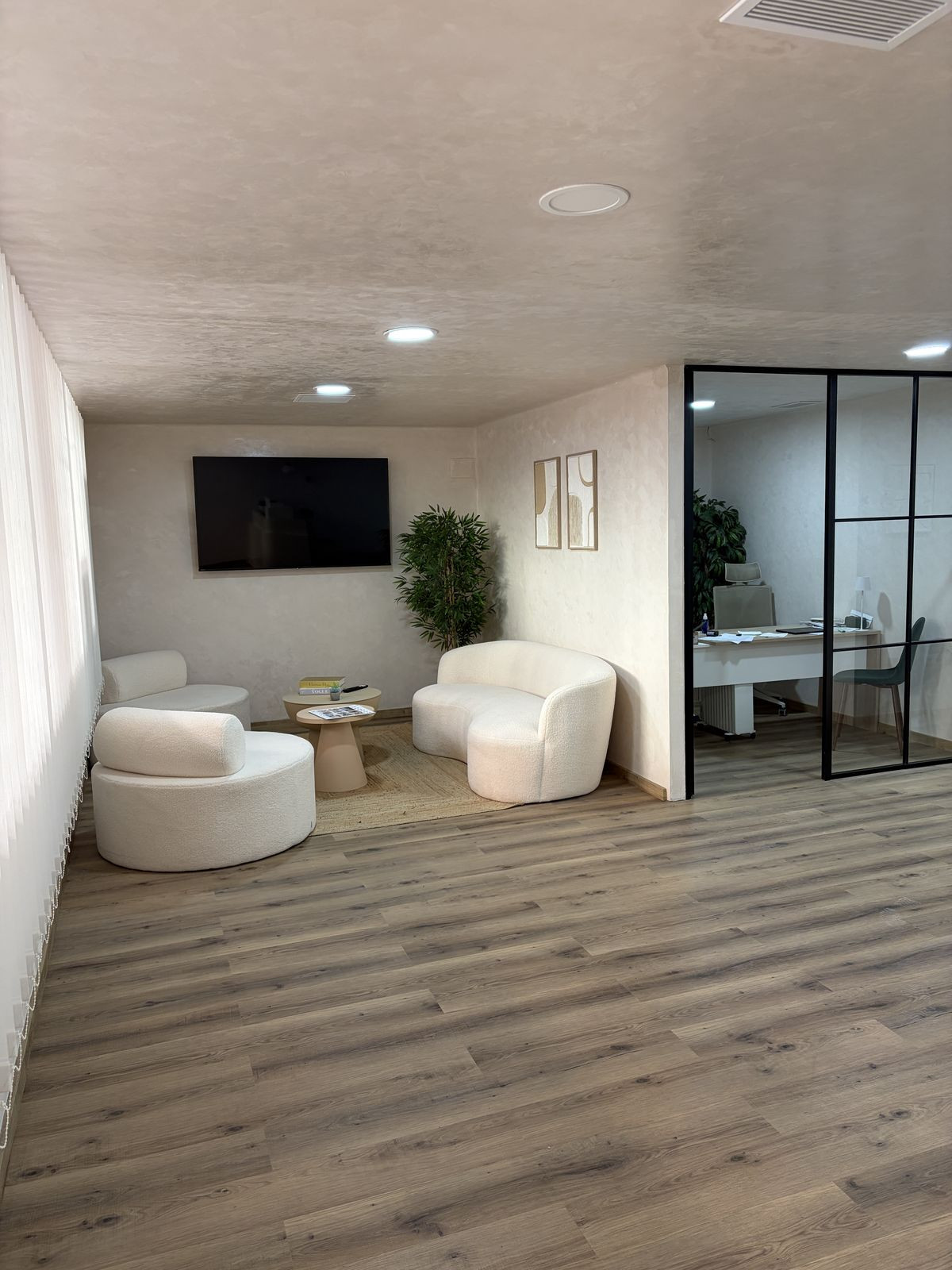 Espaço comercial com piscina em Málaga, Espanha – Foto 1