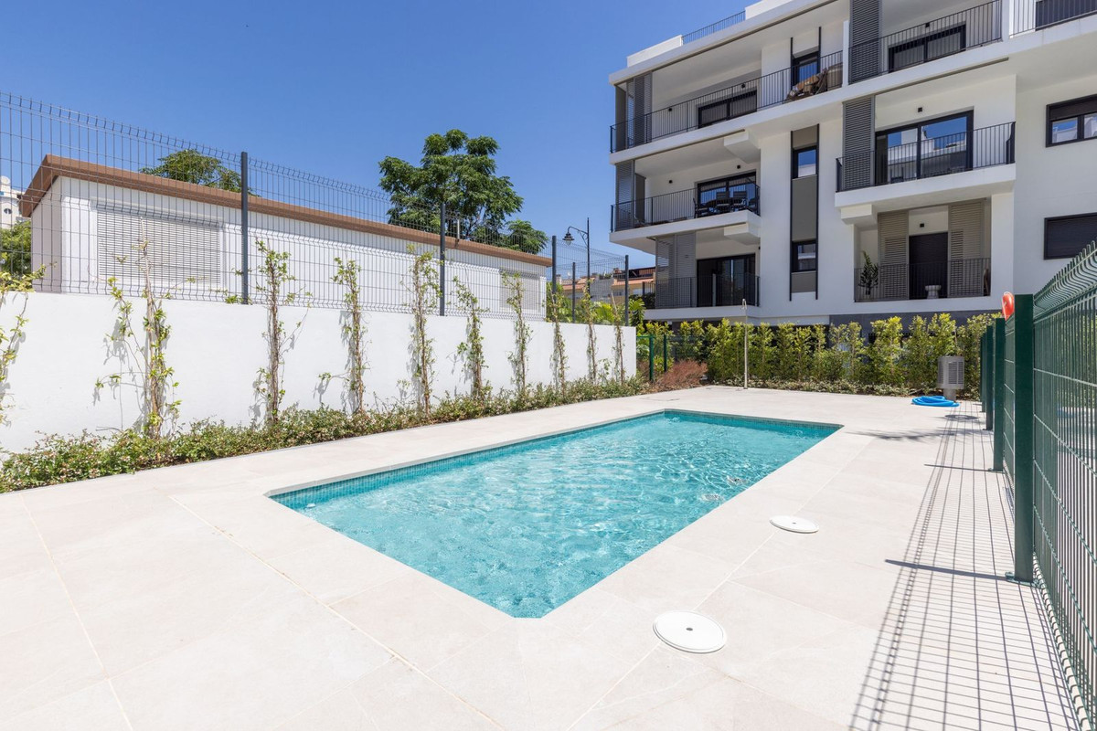 3 Bedroom Apartment in Estepona - Photo 7
