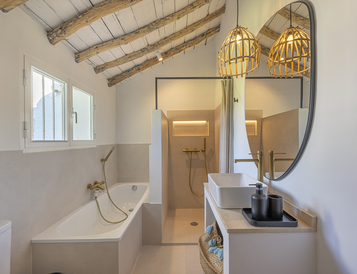 4 Bedroom Villa in San Pedro de Alcántara - Photo 26