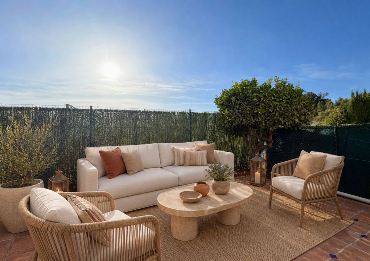 3 Bedroom Townhouse in Marbella - Photo 2