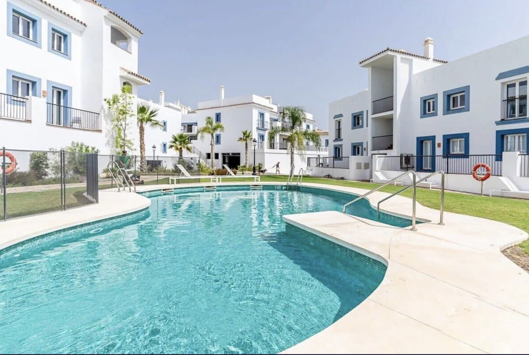 2 Bedroom Penthouse in Benahavís - Photo 17