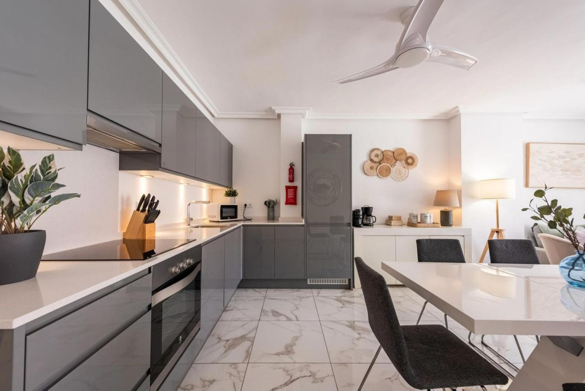 3 Bedroom Apartment in Marbella - Photo 5