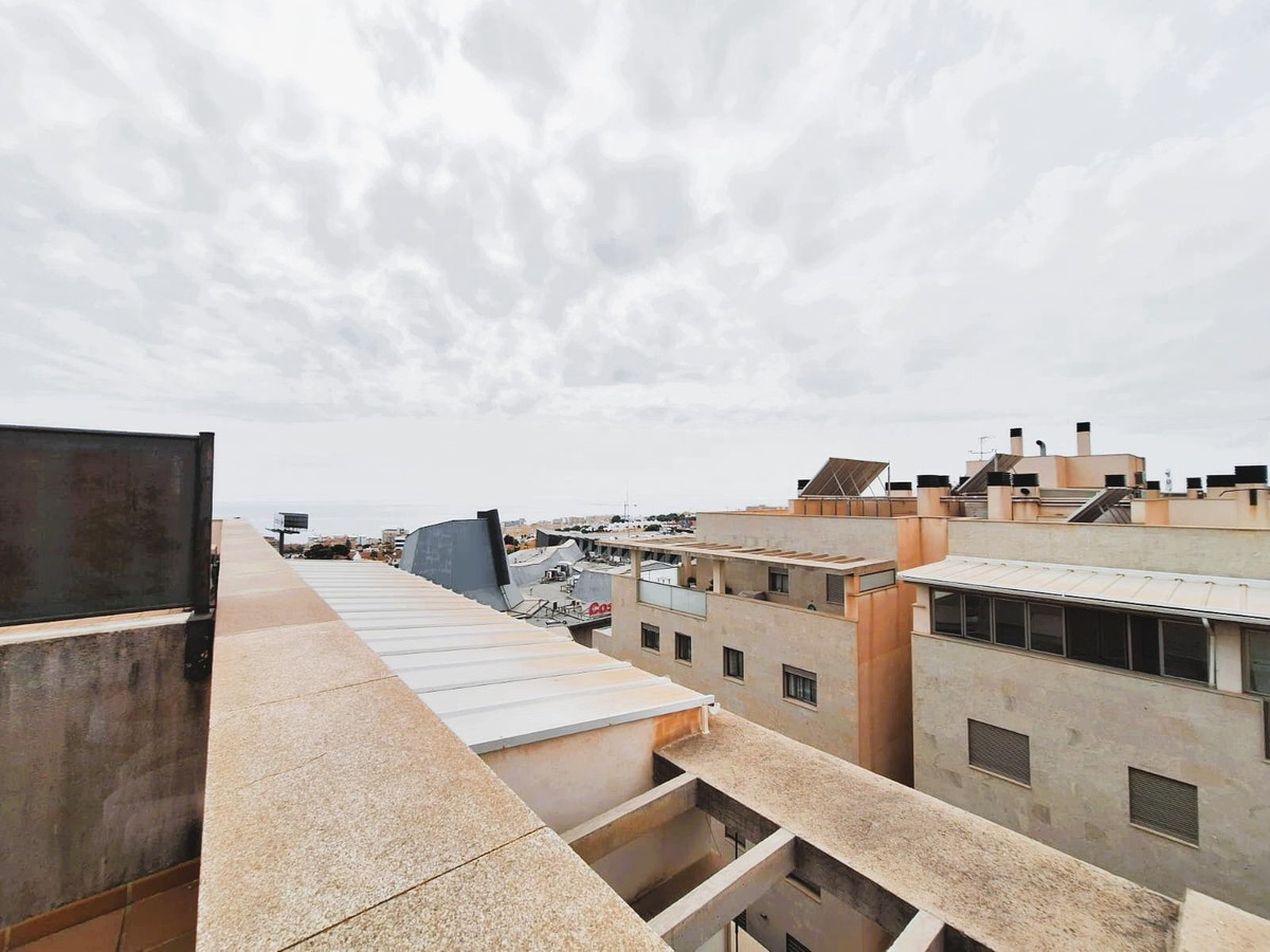 3 Bedroom Penthouse in Torremolinos - Photo 37