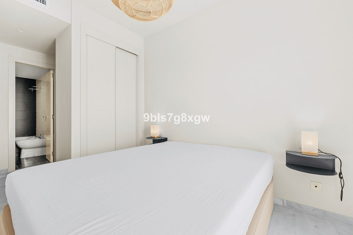 2 Bedroom Apartment in Estepona - Photo 15
