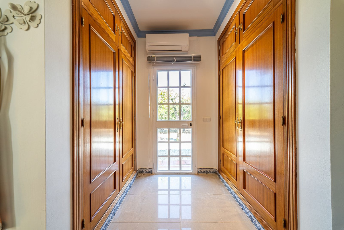 5 Bedroom Villa in Alhaurín de la Torre - Photo 44