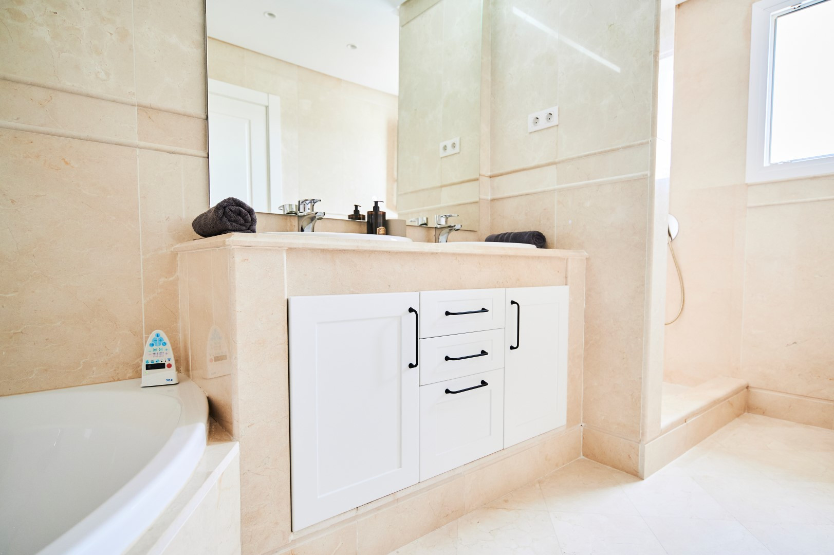 2 Bedroom Apartment in Marbella - Photo 19