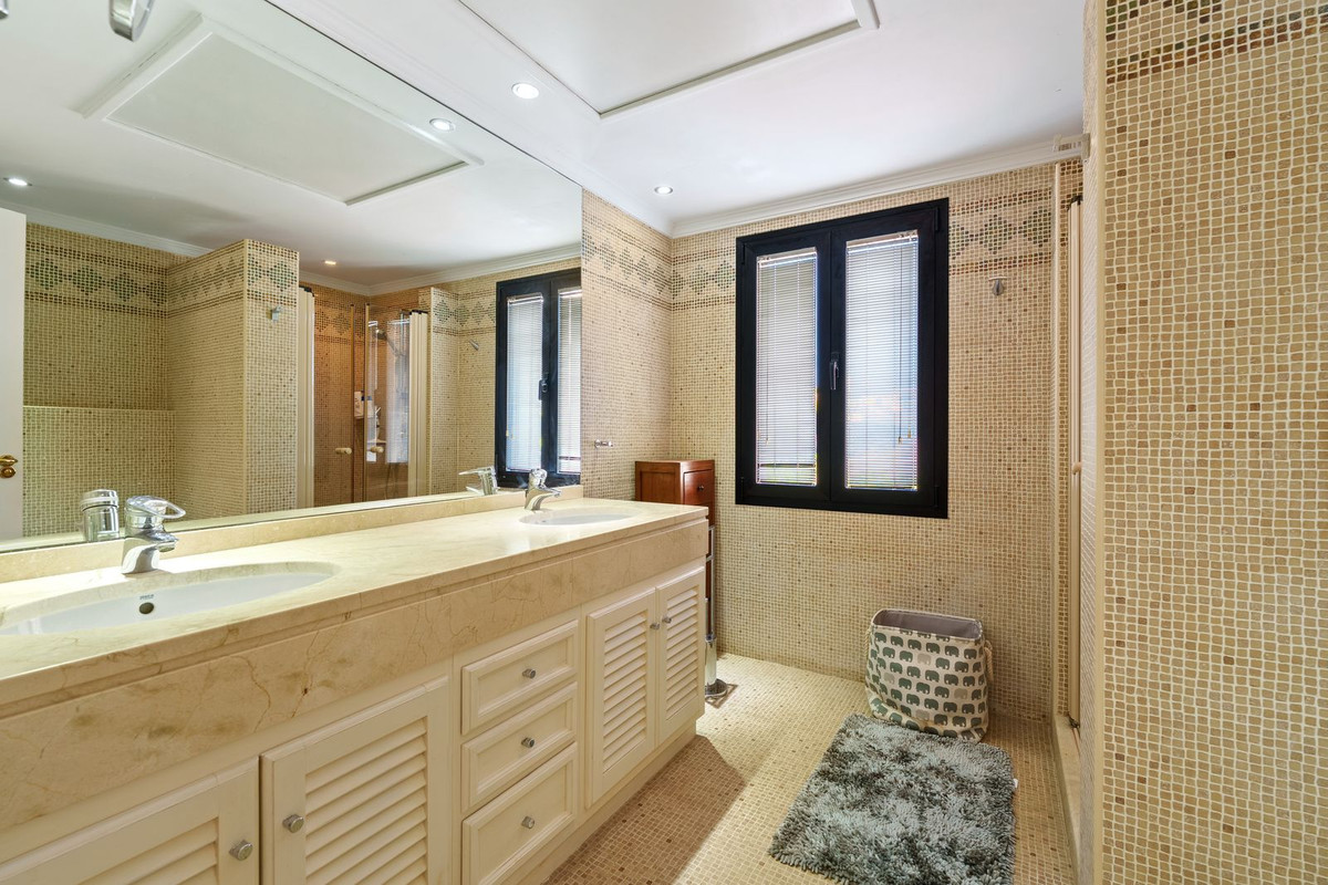 9 Bedroom Villa in Benahavís - Foto 21