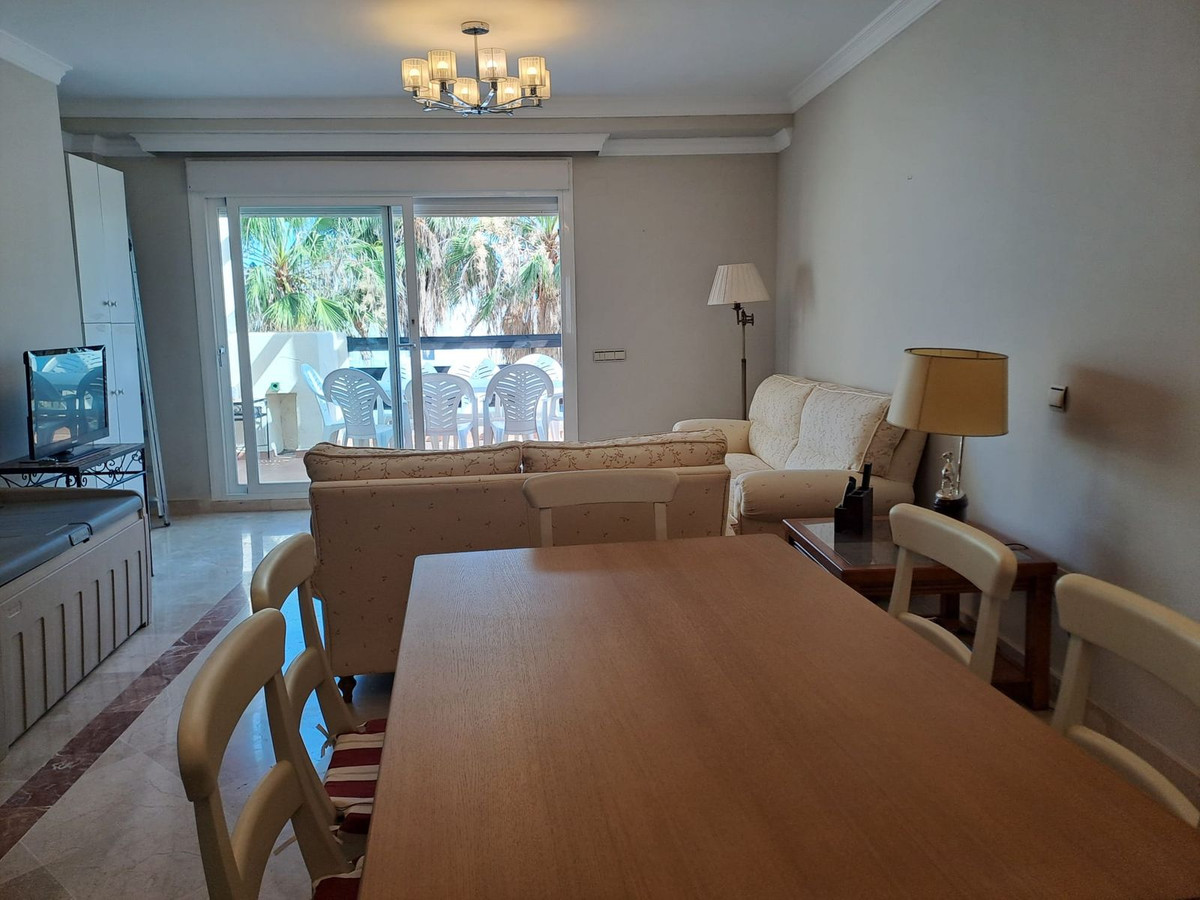 2 Bedroom Apartment in Estepona - Photo 10