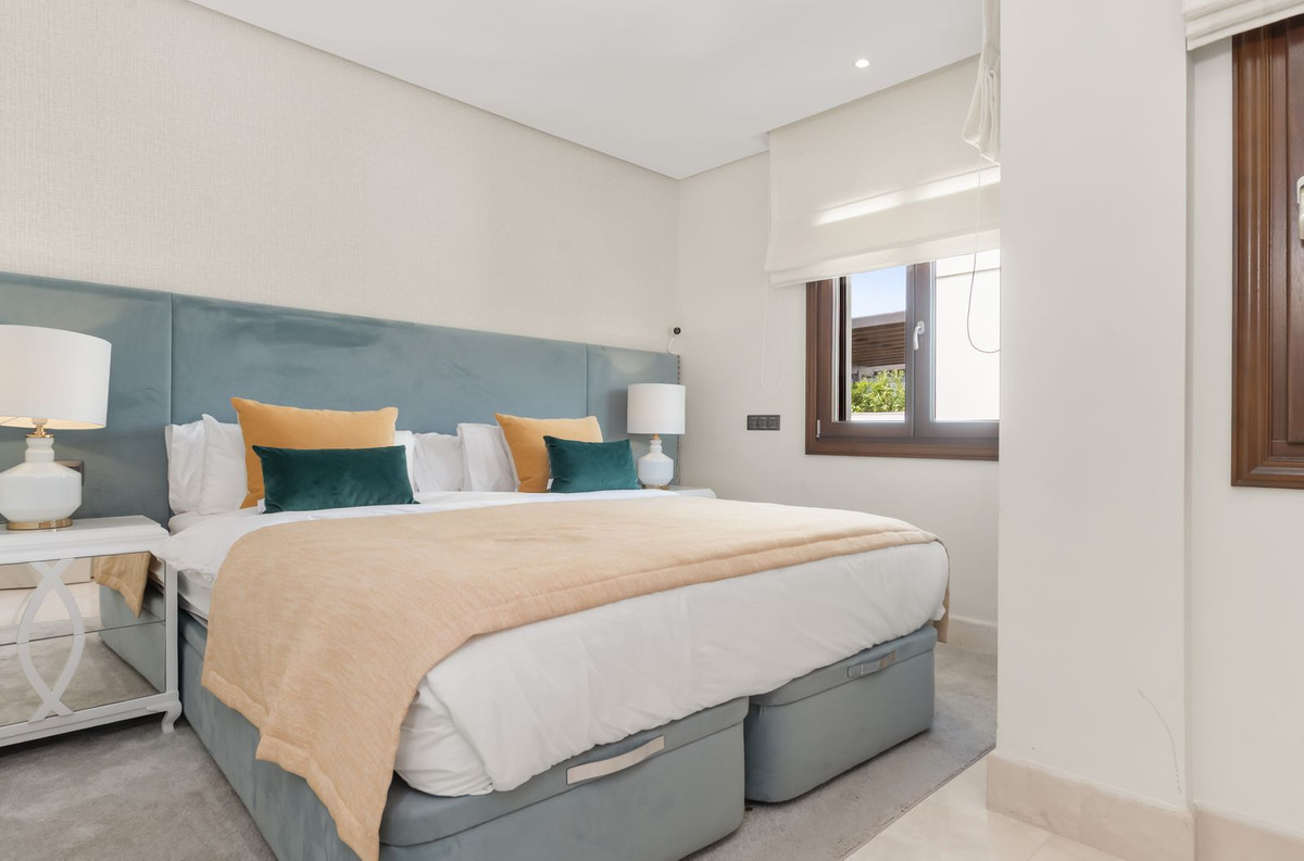 3 Bedroom Apartment in Estepona - Photo 19