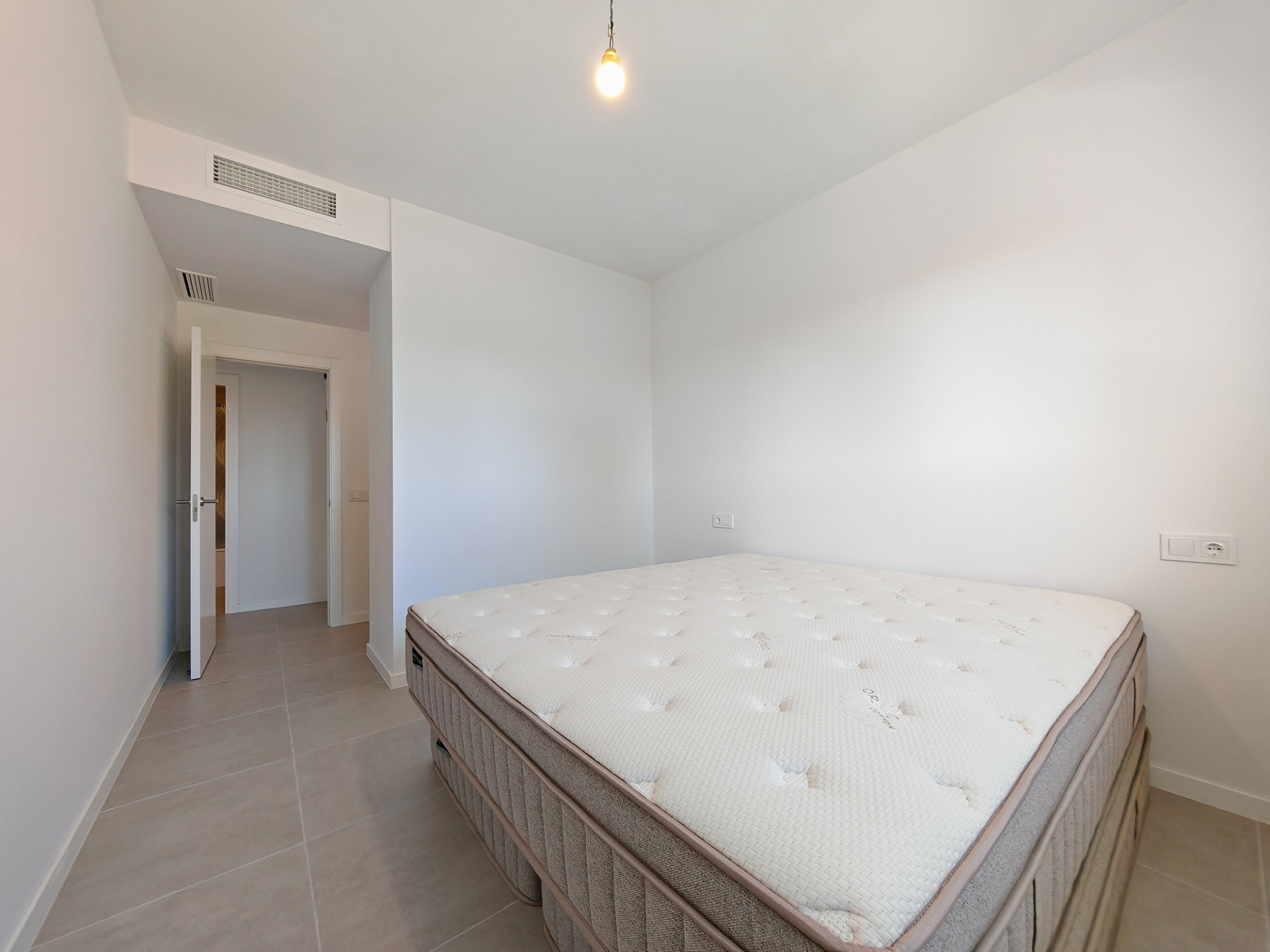 2 Bedroom Apartment in Estepona - Photo 8