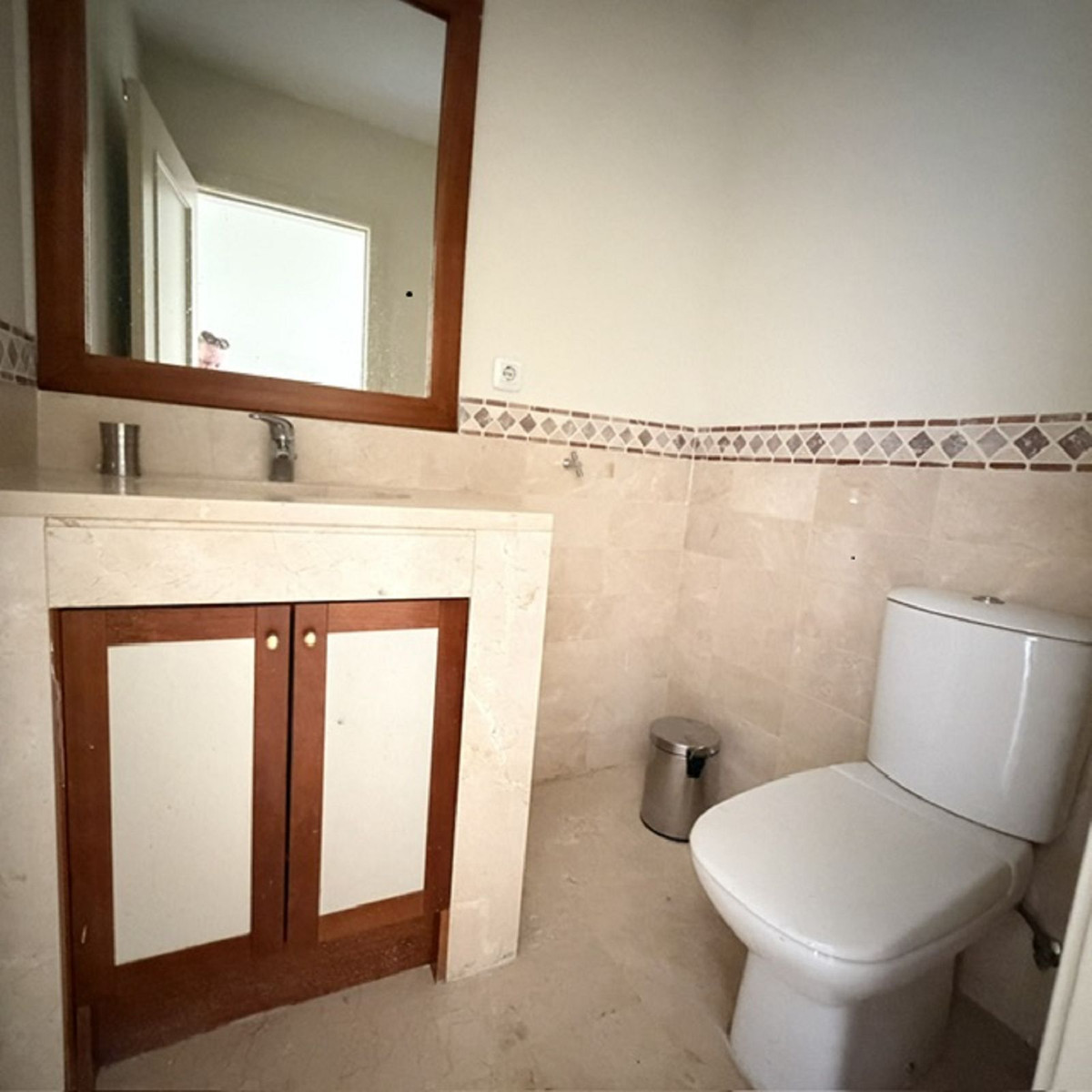 3 Bedroom Penthouse in Benahavís - Photo 18