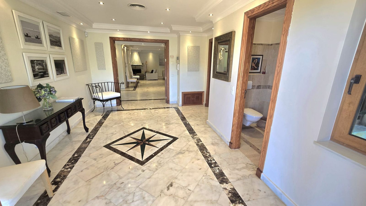 7 Bedroom Villa in Marbella - Photo 26