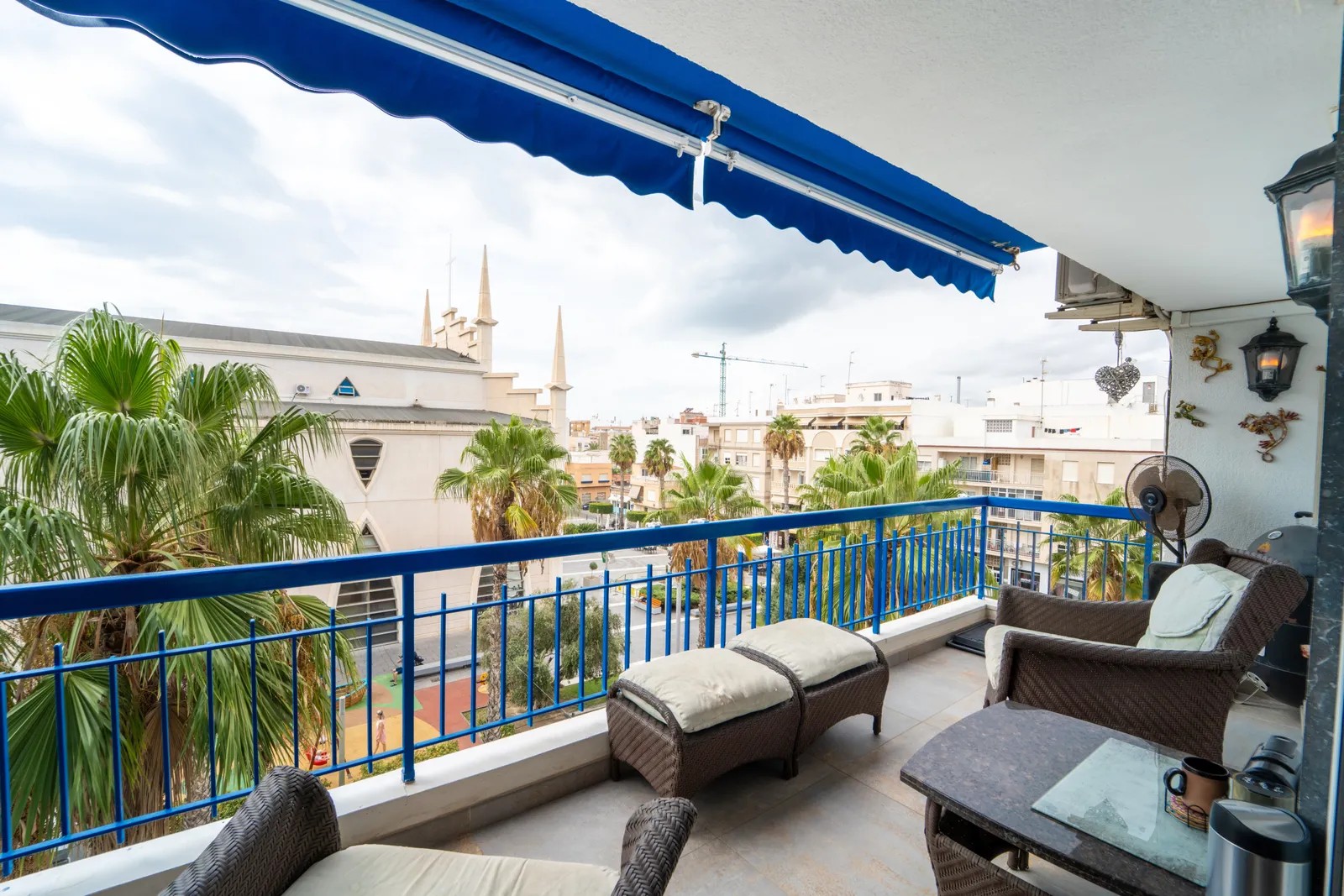 Apartamento com 2 quartos com vista mar em Alicante, Espanha – Foto 1