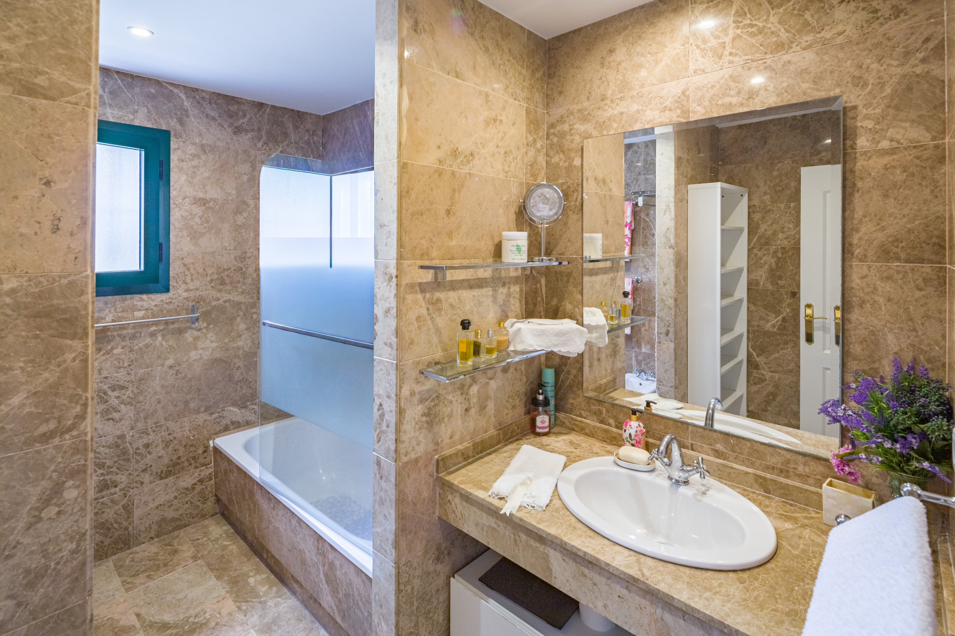 2 Bedroom Apartment in San Pedro de Alcántara - Photo 17