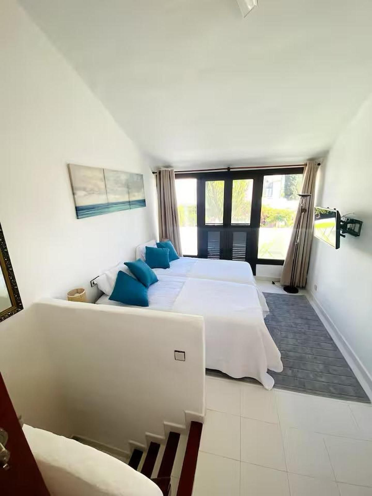 2 Bedroom Apartment in Estepona - Photo 6