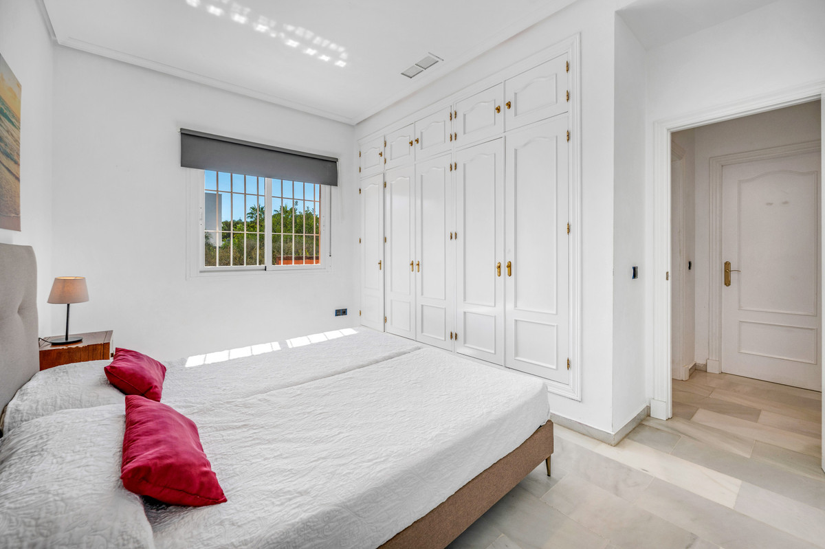 5 Bedroom Villa in Sotogrande - Photo 28