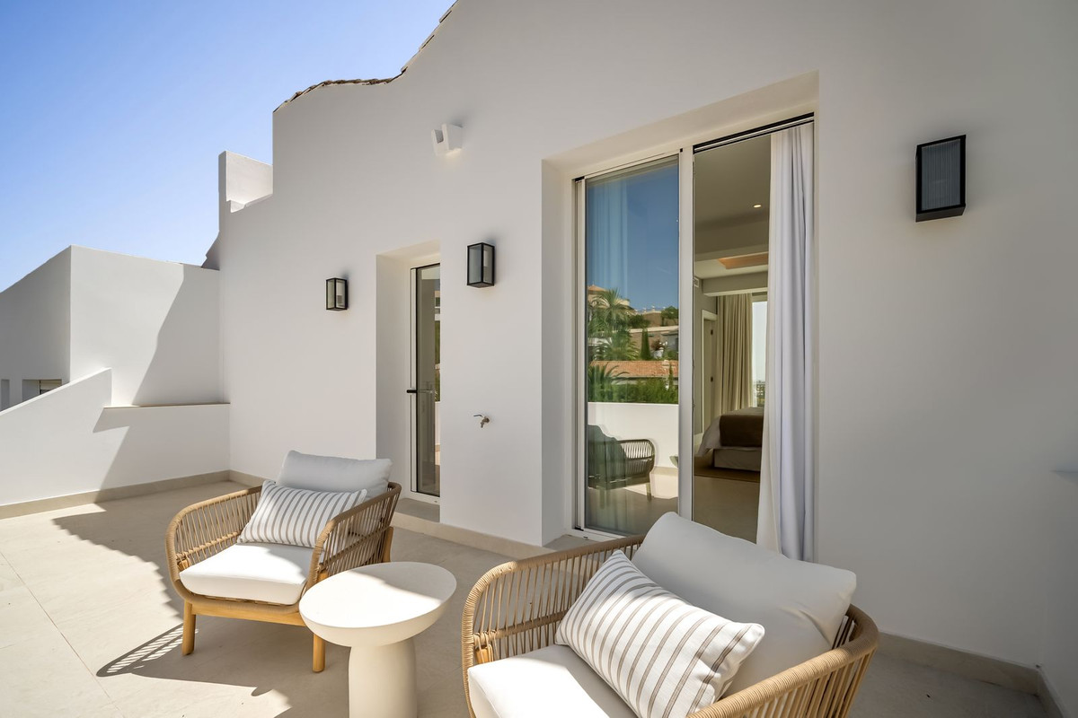 4 Bedroom Townhouse in Benahavís - Фото 26
