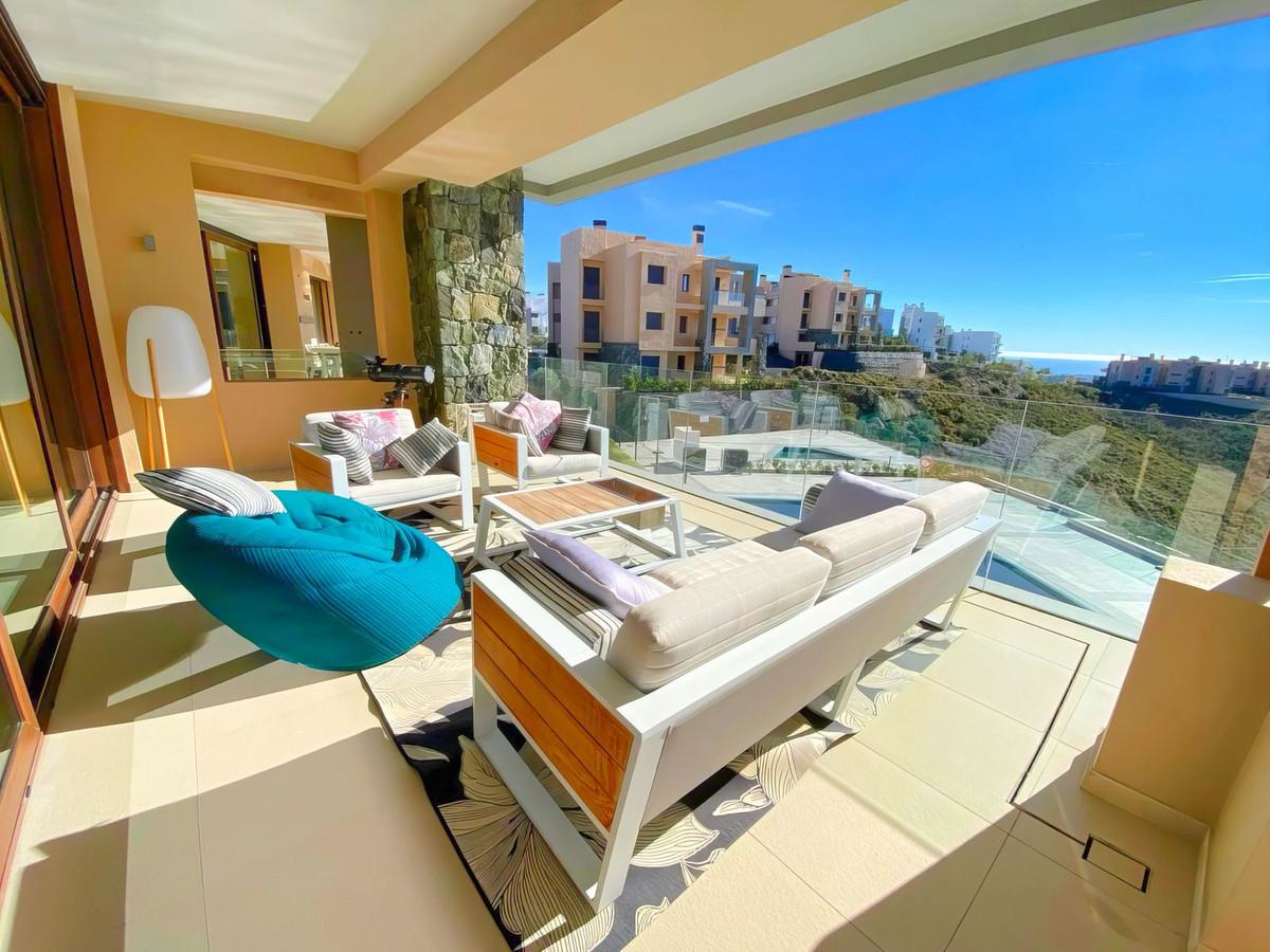 4 Bedroom Apartment in Benahavís - Photo 11
