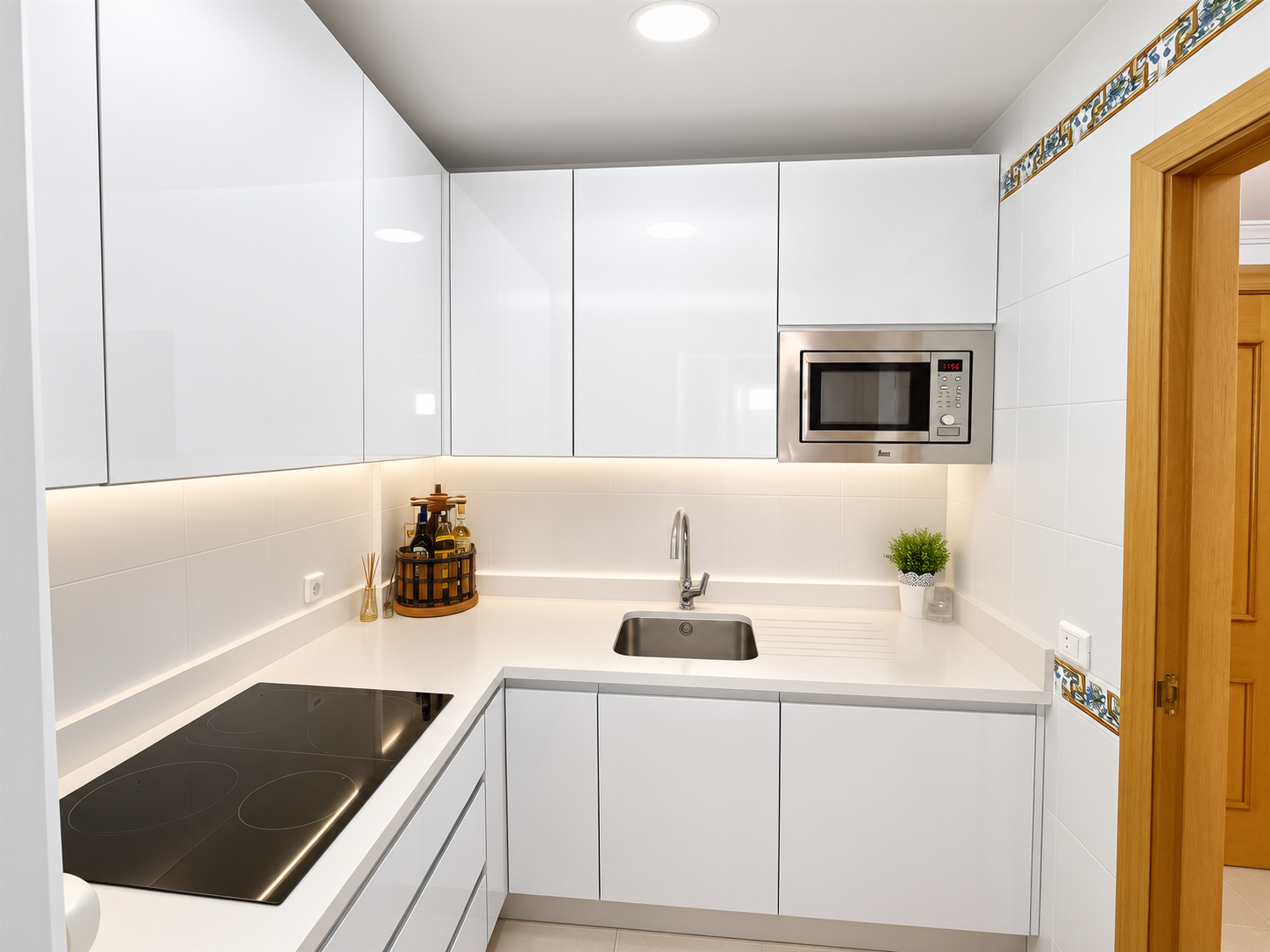 1 Bedroom Apartment in Marbella - Photo 9